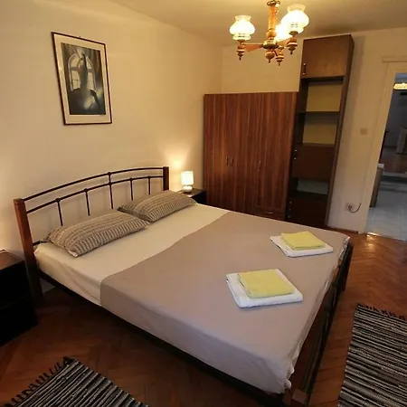 Nada Apartment Split